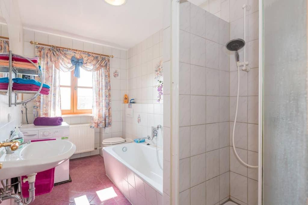 Bergmann Apartment Burgkirchen an der Alz Luaran gambar