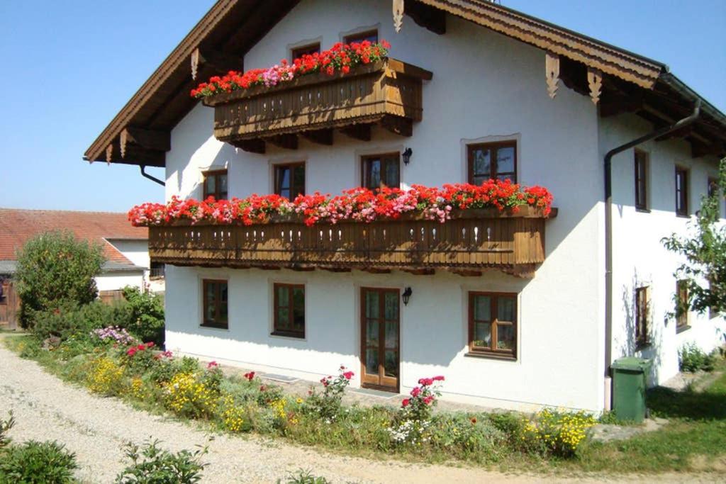 Bergmann Apartment Burgkirchen an der Alz Luaran gambar